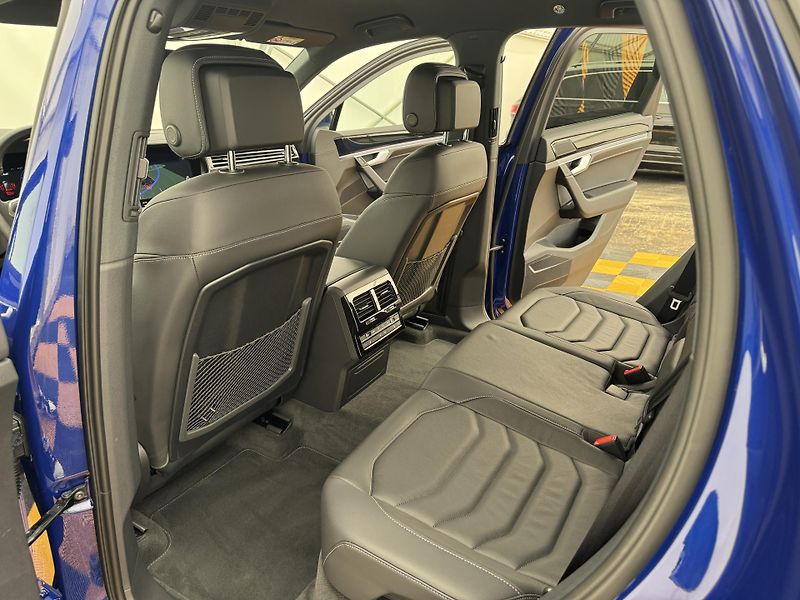 Volkswagen Touareg 3.0Tdi*1-MAJ*DPH*R-LINE*HUD* - fotka 13 z 47