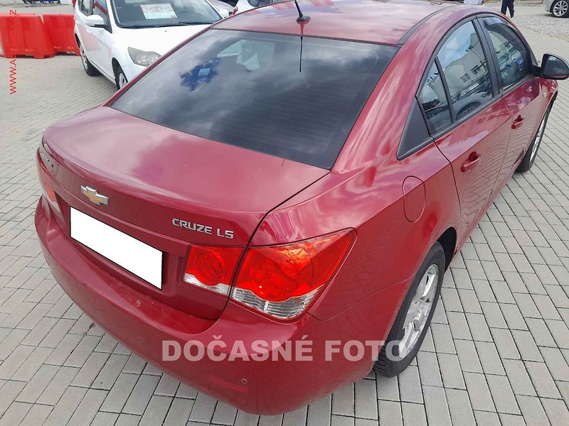 Chevrolet Cruze (2012) 1.8, ČR, AC, park.asist - fotka 2 z 3