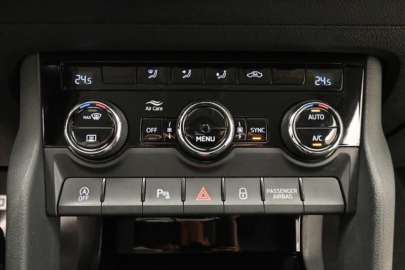 Škoda Karoq 2,0 TDI 85 KW DSG Ambiente Zár - fotka 21 z 30
