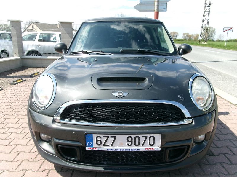 Mini Cooper S (2011) 1,6i AC TEMP ALU 135kW - fotka 3 z 28