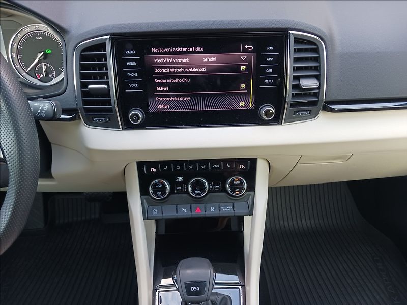 Škoda Karoq 1,5 TSI DSG STYLE - fotka 15 z 32