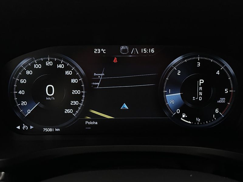 Volvo V60 CC D4 AWD MOMENTUM REZERVACE - fotka 16 z 43