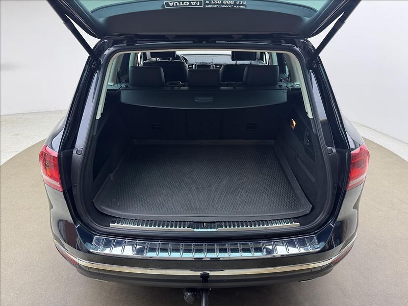 Volkswagen Touareg 3,0 ACC 360° TZ PEČLIVÝ SERVIS - fotka 49 z 49