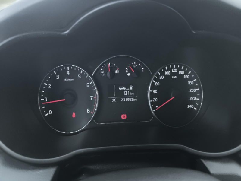 Kia Carens 1.6 i - fotka 11 z 26