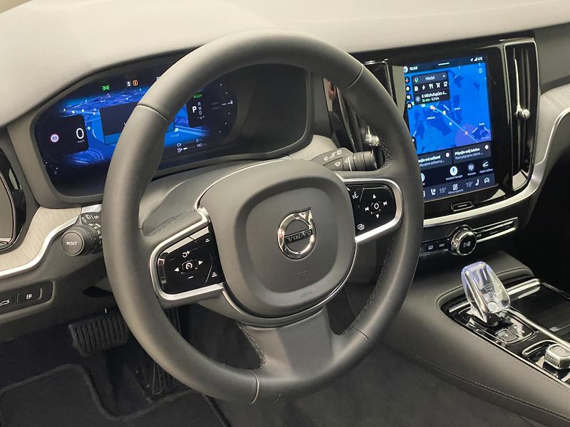 Volvo V60 T6 AWD RECHARGE DARK PLUS CZ - fotka 18 z 49