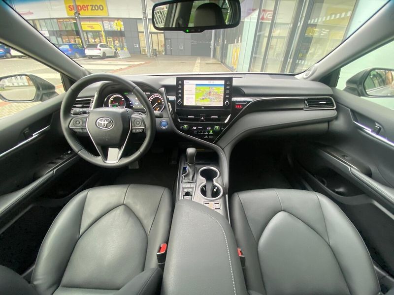 Toyota Camry 2,5 Hybrid  Executive VIP - fotka 7 z 33