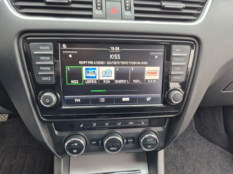 Škoda Octavia (2017) 1.6 TDI  TOP STAV NAVI - fotka 26 z 38