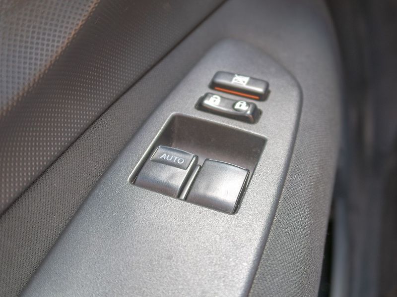 Toyota Auris (2007) ČR 1.4D 66KW – 2x KOLA - fotka 22 z 41