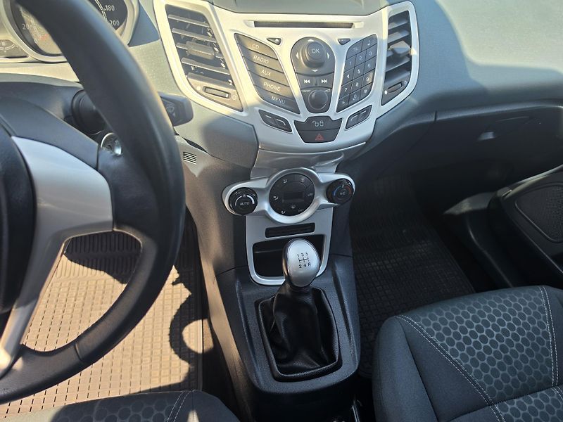 Ford Fiesta 1.4 i  - fotka 11 z 18