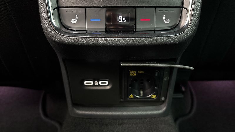 Škoda Octavia 2.0 TDI Style Combi - fotka 22 z 29