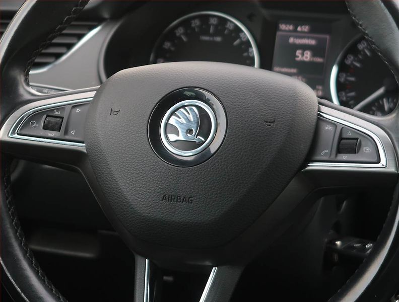 Škoda Octavia (2016) Ambition 1.6 TDI, Navi - fotka 16 z 22