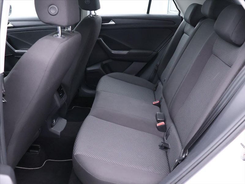 Volkswagen T-Roc 1,0 TSI 85kW Aut.klima CZ - fotka 14 z 34
