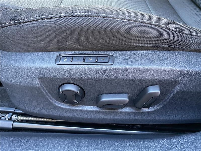 Škoda Superb 2,0 TDi  Executive / DSG / NAV - fotka 36 z 39