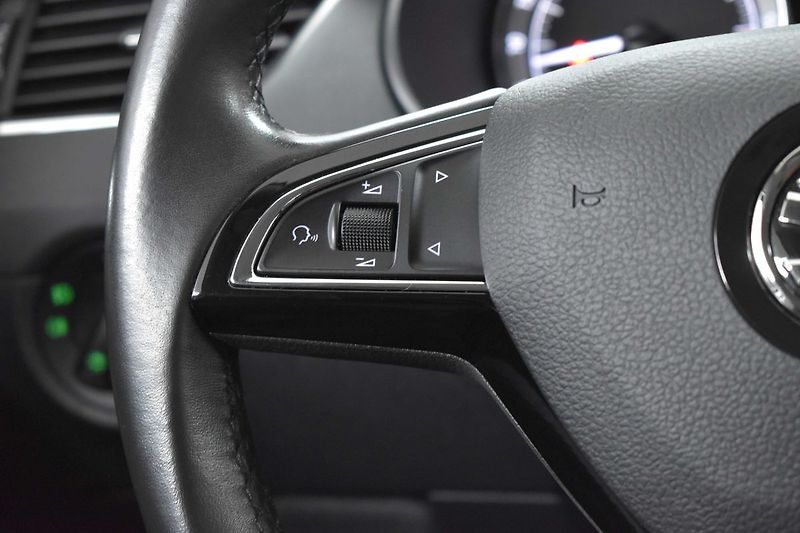 Škoda Octavia 1.6 TDI*85kW*STYLE*DPH* - fotka 15 z 36