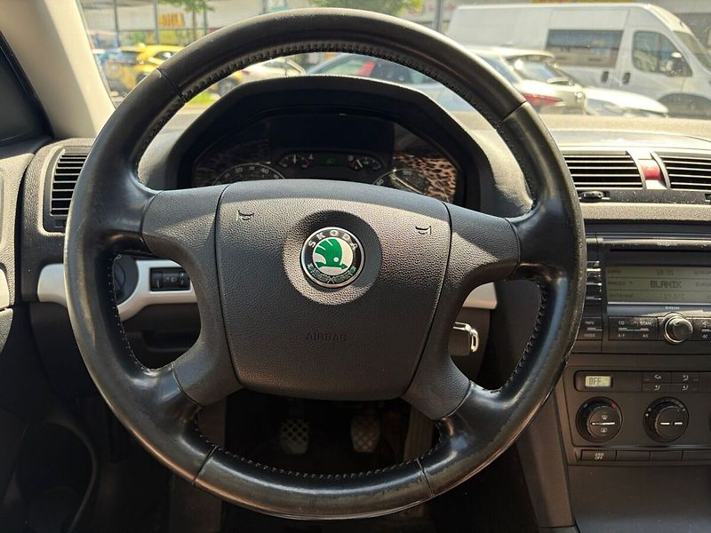 Škoda Octavia 1.6 Combi - fotka 7 z 14