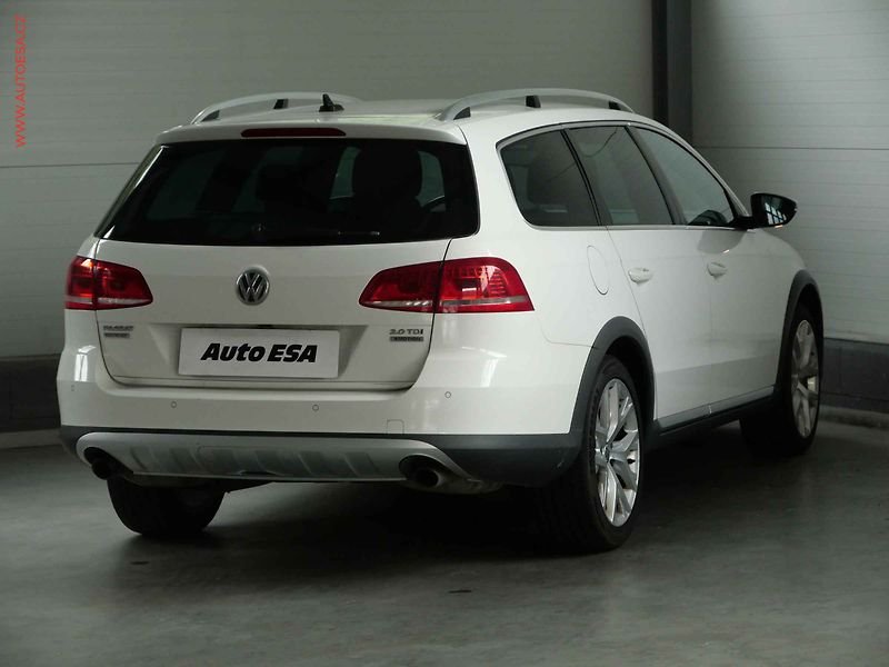 Volkswagen Passat (2013) 2.0 TDi 4x4, ČR, AT, xenon - fotka 4 z 21