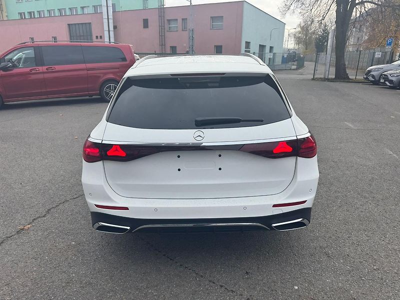 Mercedes-Benz Třídy E (2025) E 300 de 4MATIC kombi - fotka 6 z 26