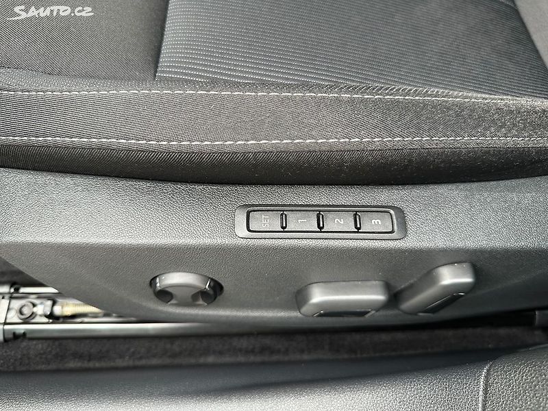 Škoda Octavia 2,0 TDI Sportline paket - fotka 27 z 43