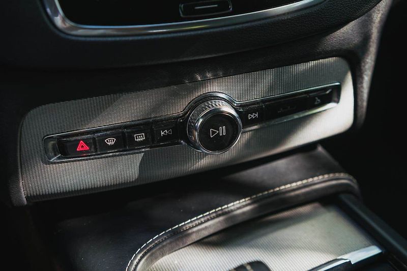 Volvo XC90 (2021) B6 AWD - fotka 24 z 31