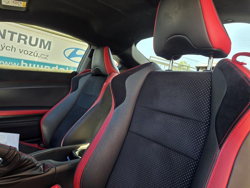 Toyota GT86 2.0-Black Edition - fotka 11 z 12
