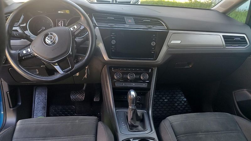 Volkswagen Touran 1.5 TSI, ČR, DSG - fotka 9 z 22