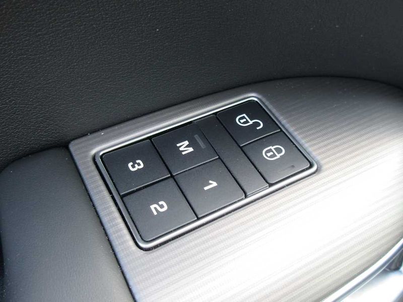 Land Rover Range Rover Sport 3,0 SDV6 HSE D250 4x4 aut. - fotka 15 z 46