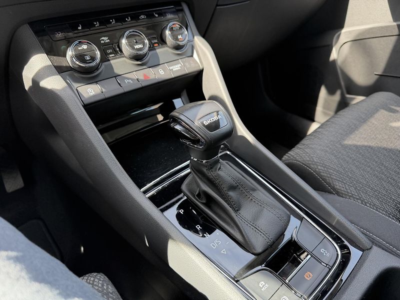 Škoda Karoq (2023) 2.0 TDi/STYLE/DPH/facelift - fotka 19 z 21