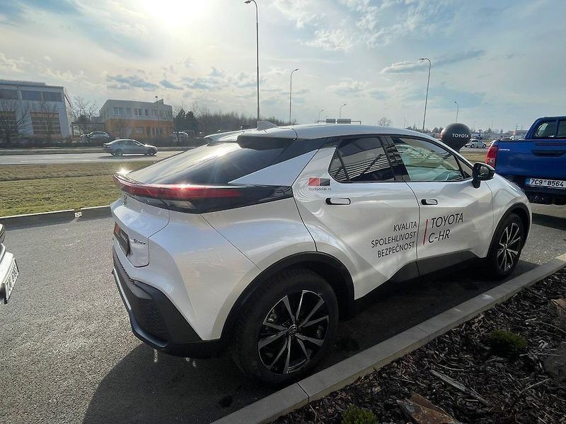 Toyota C-HR 1.8 Hybrid 140HP Style - fotka 6 z 26