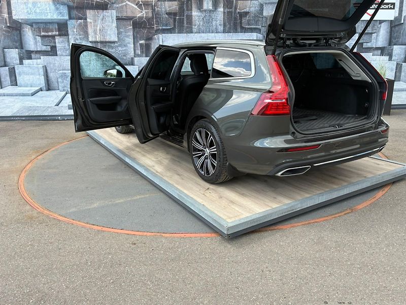 Volvo V60 (2020) 2.0D,140KW,BLIS,ACC,MATRIX,DPH - fotka 9 z 26