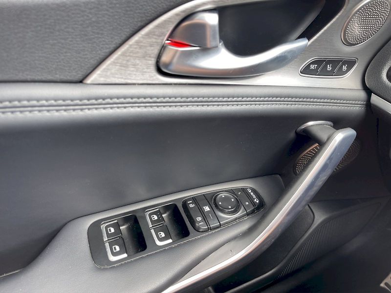 Kia Stinger (2017) 3.3 GT 272 kW 4x4 Automat - fotka 21 z 33