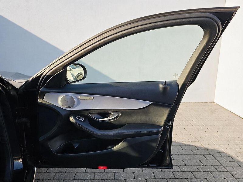 Mercedes-Benz Třídy C (2016) C220D 125kW 4MATIC 7G AIRMATIC - fotka 39 z 50