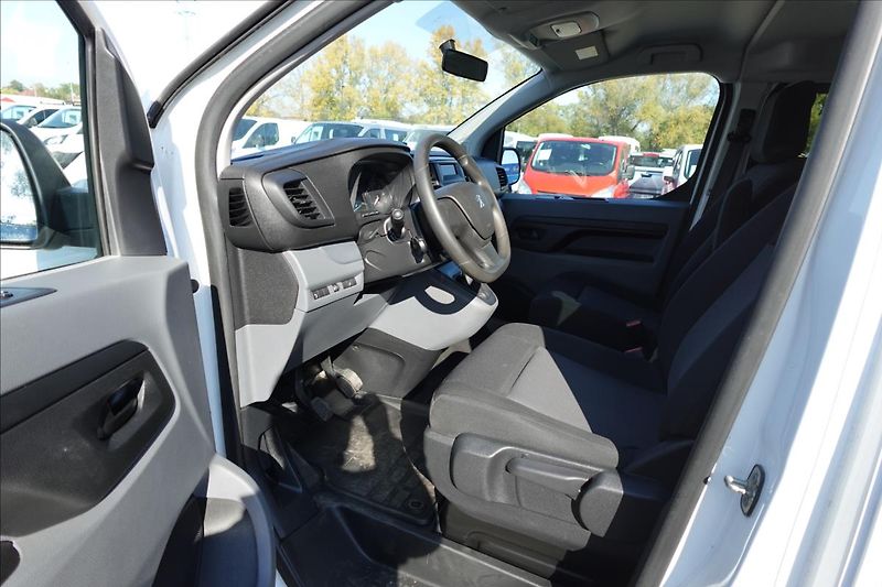 Peugeot Expert 2,0 HDI  Traveller L3H1 8MÍST - fotka 23 z 36