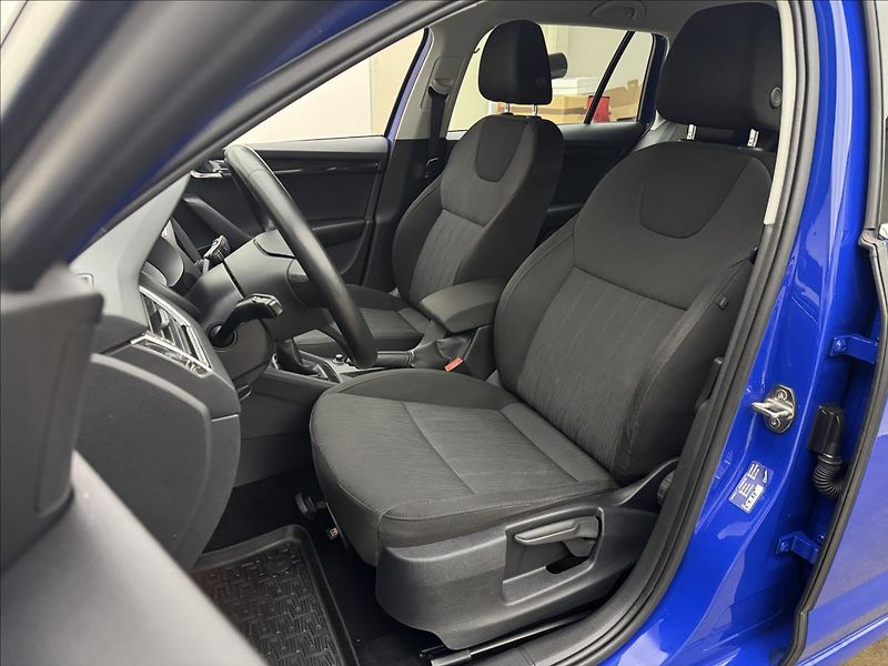 Škoda Octavia 2,0 LED STYLE NAVI KEYLESS CZ - fotka 34 z 42