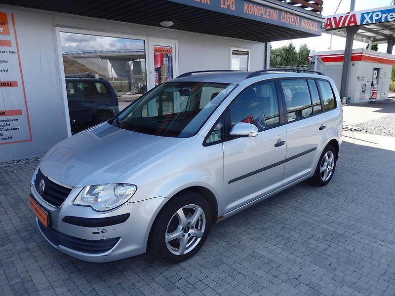 Volkswagen Touran 1,9TDi 77kW KLIMA, ZÁVĚS - fotka 2 z 16