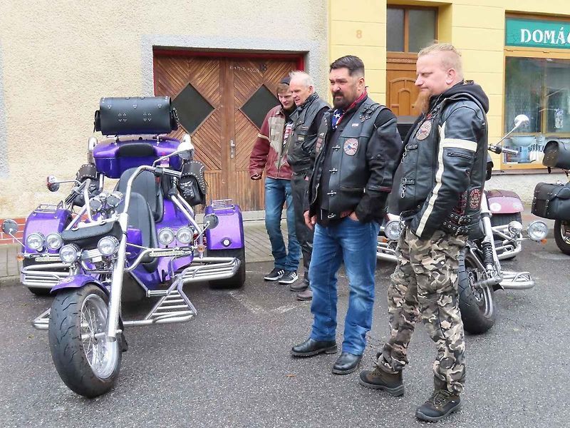 Motorkářské požehnání v Chýnově na Táborsku se konalo už posedmé v sobotu 18. května odpoledne.