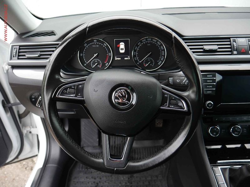 Škoda Superb (2016) 2.0 TDi, ČR, Style - fotka 15 z 20