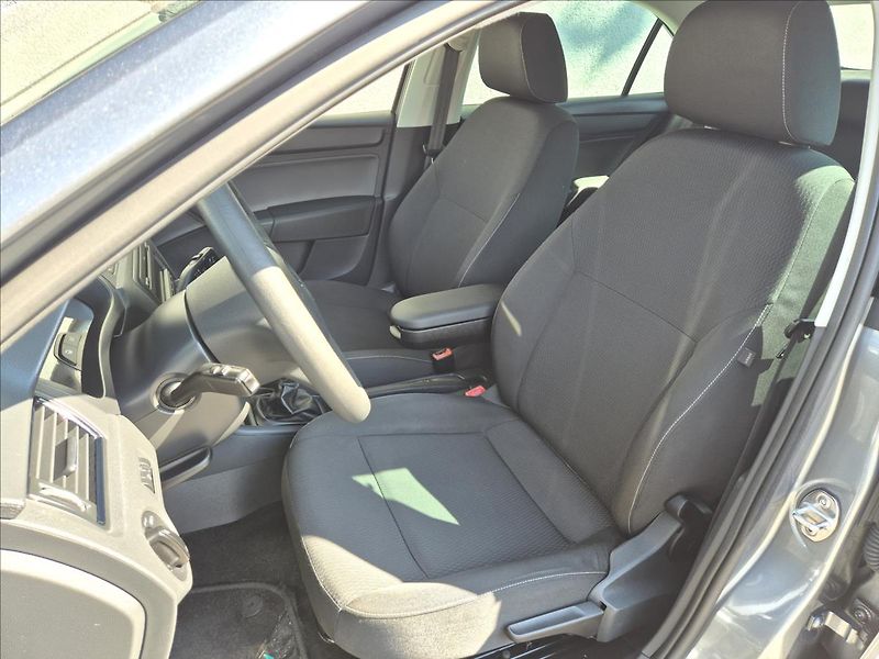 Škoda Rapid 1,2 TSi Klima Tempomat Alu TZ - fotka 13 z 27
