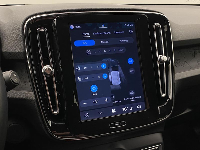 Volvo XC40 PURE ELECTRIC RECHARGE PLUS - fotka 39 z 50