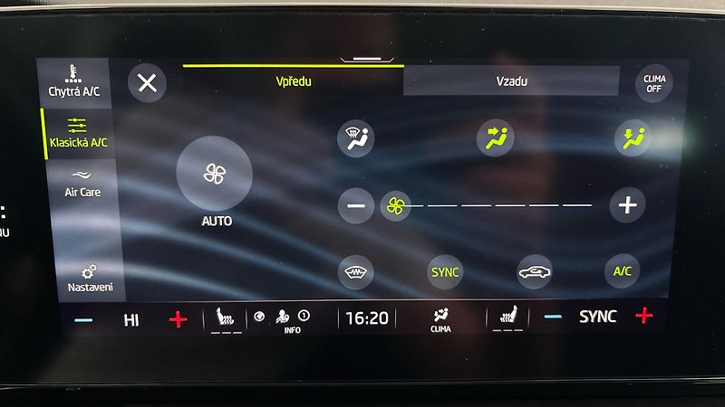 Škoda Octavia 2.0 TDI DSG Style Combi - fotka 25 z 27