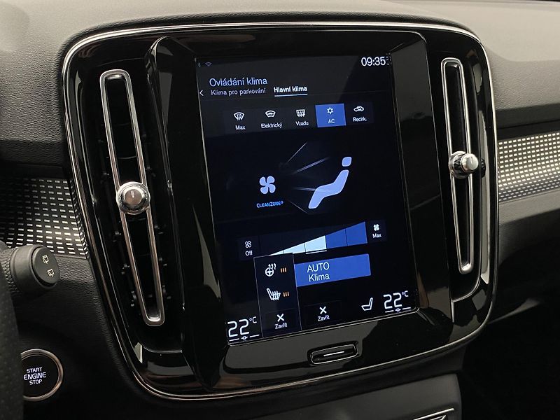 Volvo XC40 D4 AWD R-DESIGN AUT  - fotka 38 z 40