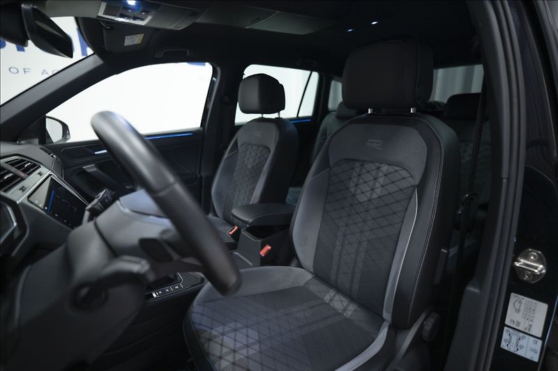 Volkswagen Tiguan 1,4 TSI DSG eHYBRID R-LINE ČR - fotka 21 z 46