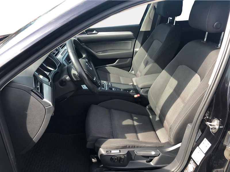 Volkswagen Passat 2.0 TDI DSG - fotka 11 z 29