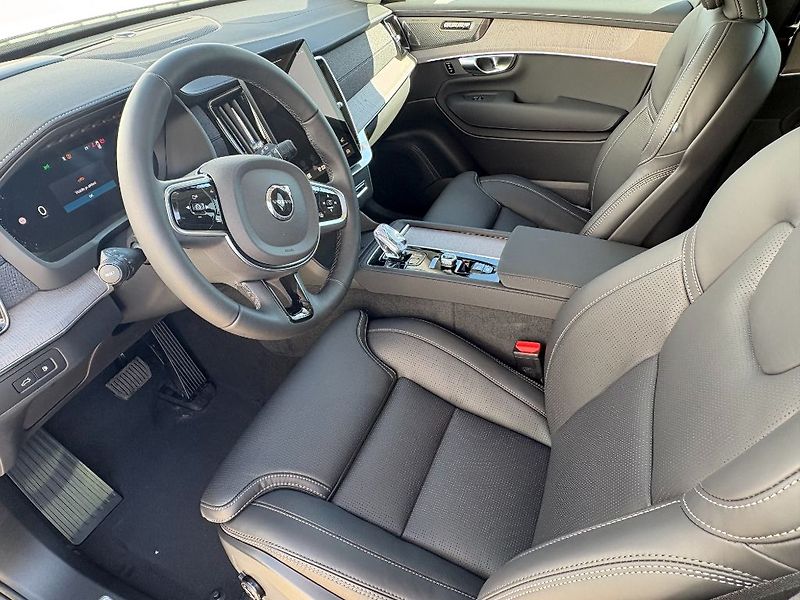 Volvo XC90 Plus Bright B5 184kW - fotka 15 z 25