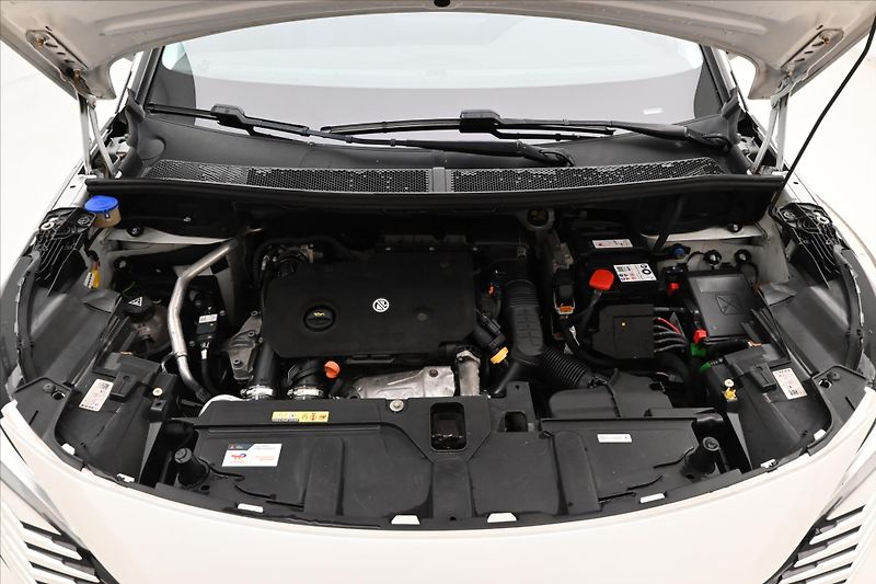 Peugeot 5008 1,5 HDI 96 kW EAT8 7Míst ALLUR - fotka 9 z 32