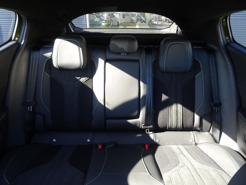 Peugeot 408 (2026) GT Plug-in HYBRID 240 e-DCS7 - fotka 17 z 55