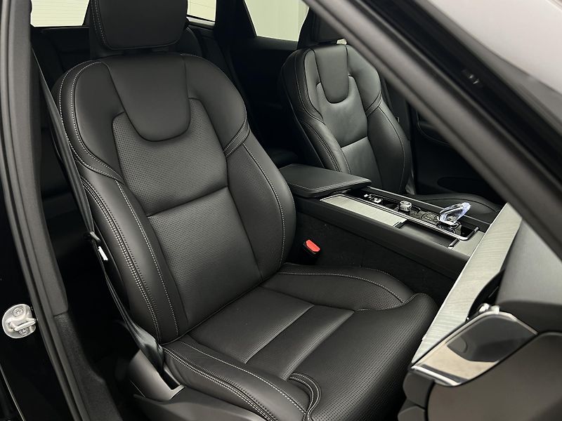 Volvo XC60 B5 AWD DARK PLUS AUT  - fotka 20 z 45