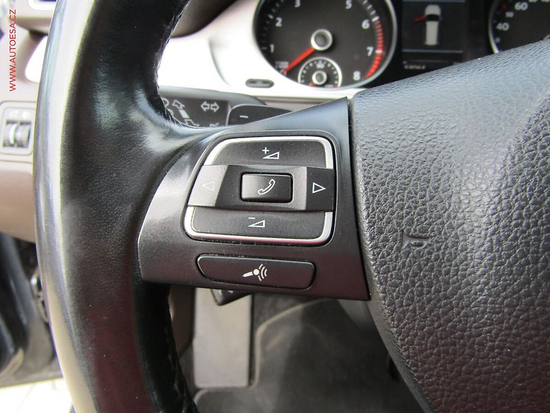 Volkswagen Passat (2011) 1.4TSi, DSG, park.čidla - fotka 15 z 20