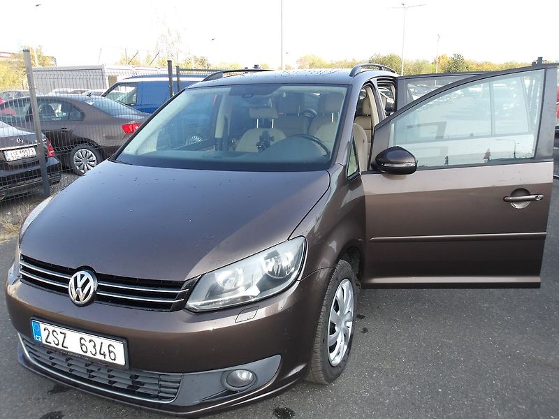 Volkswagen Touran 2,0TDi 103kW PANORAMA ! - fotka 12 z 33