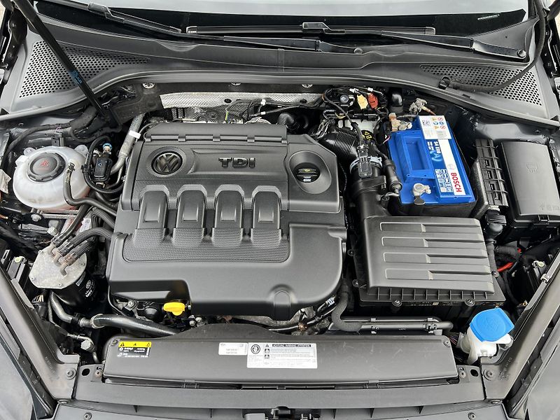 Volkswagen Golf IQ.DRIVE 1.6TDi DSG KLIMA ALU - fotka 48 z 55