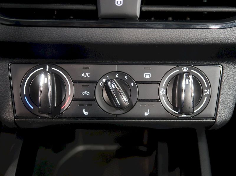 Škoda Kamiq (2023) AMBITION 1.5TSI 110KW - fotka 14 z 29